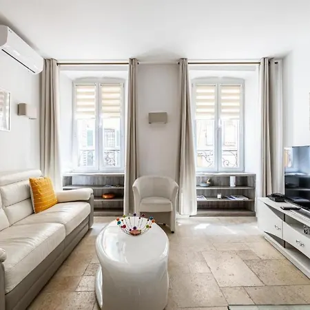 Apartment Le Meynadier Lumineux Dans Le Centre Historique, Proche Des Plages Et Palais